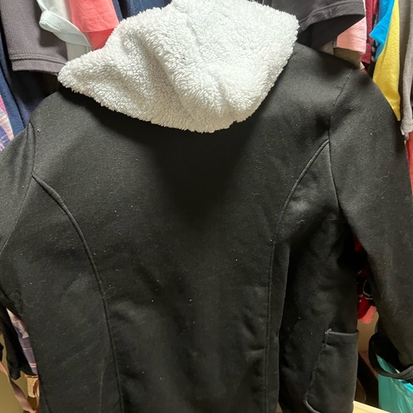 Black button up light jacket - Picture 6 of 6